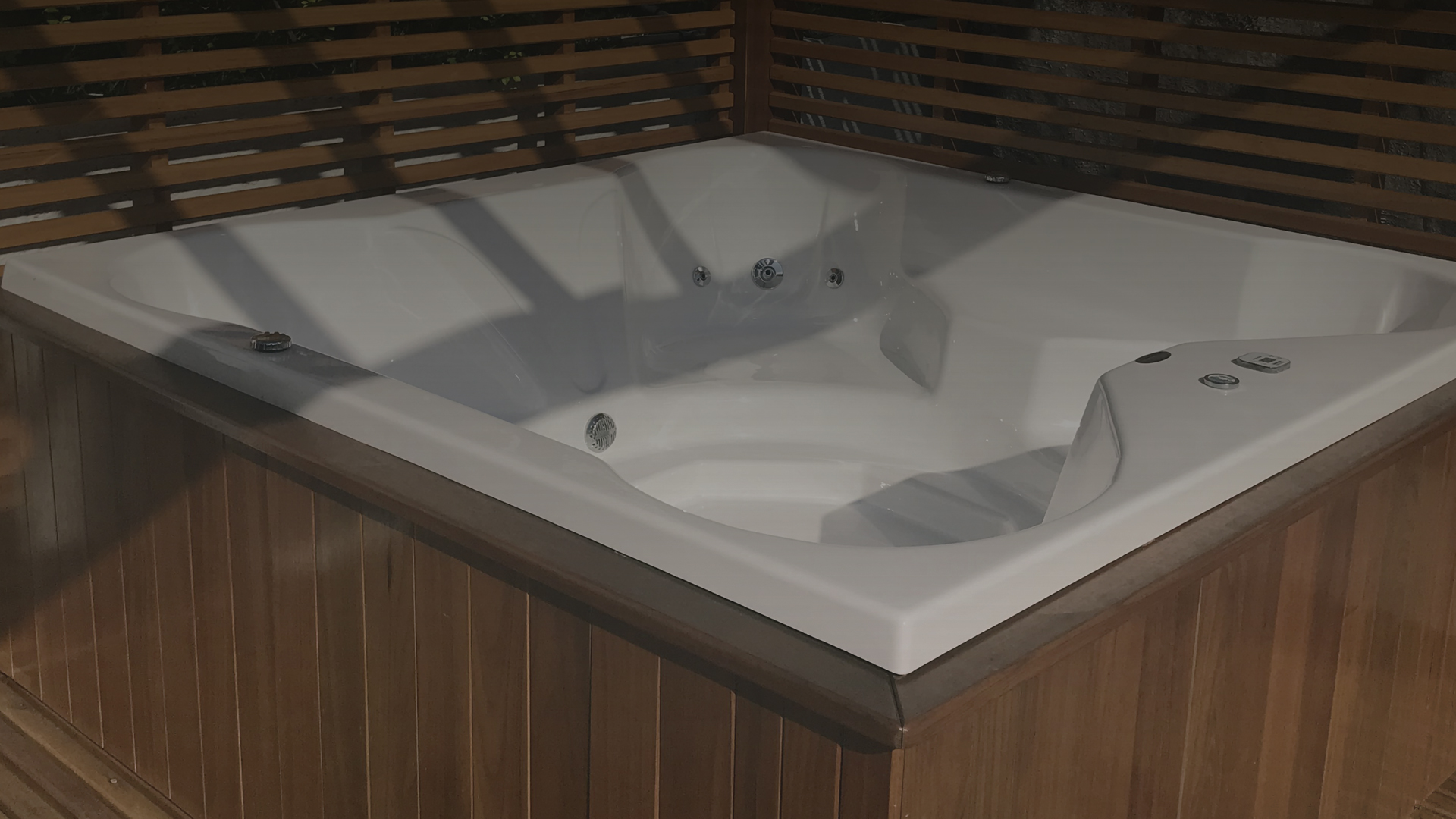 SPA Flower Spacril 4 Lugares Standard